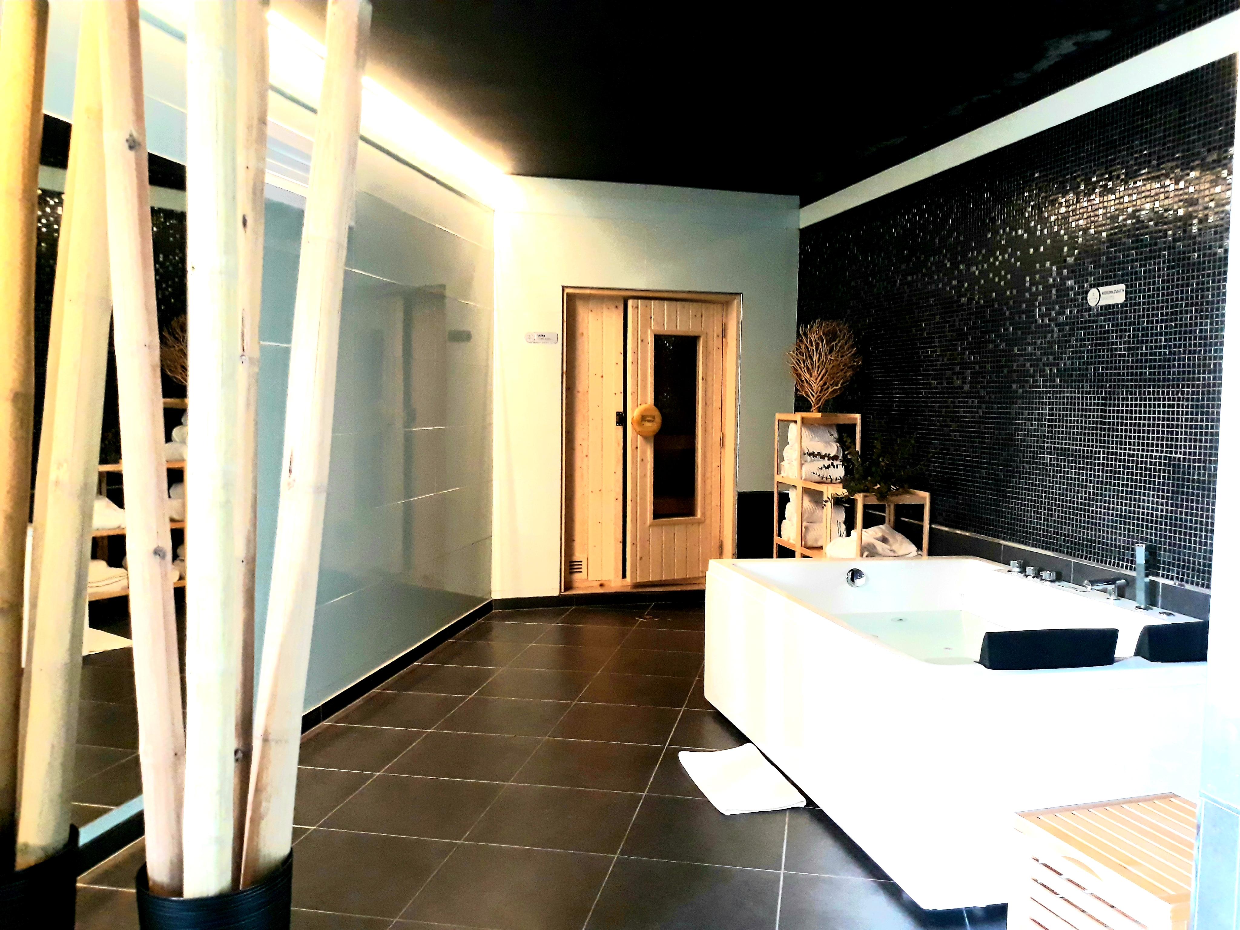 Aquahotel โอวาร์ ภายนอก รูปภาพ
